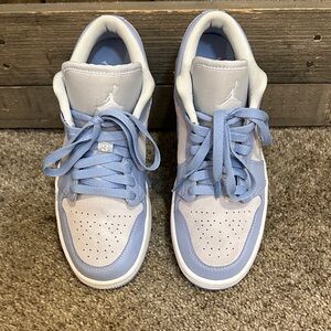 Nike Air Jordan 1 Low Aluminum Wolf Grey Women’s Size 8 Sneakers DC0774-050